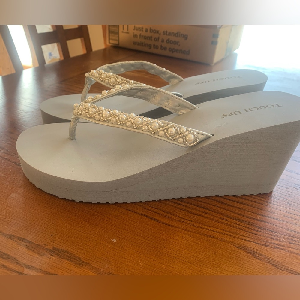 NWOT Touch ups Shelly Wedge Sandal. Silver. Size 9